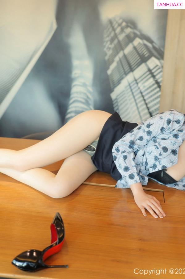 袁圆  [XiuRen]高清写真图 2024.07.26 No.8919 袁圆 制服新人第31张图片